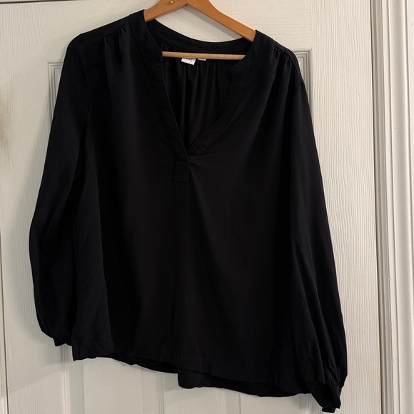 GAP Tops - GAP Black V-Neck Top - Size L